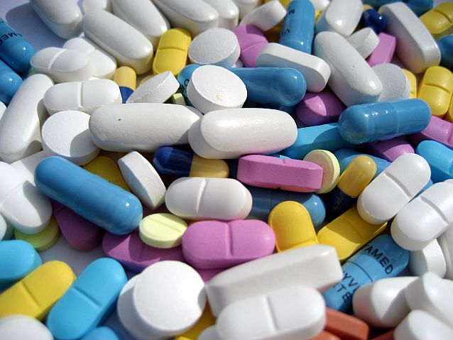 Różnokolorowe tabletki, fot. sxc.hu