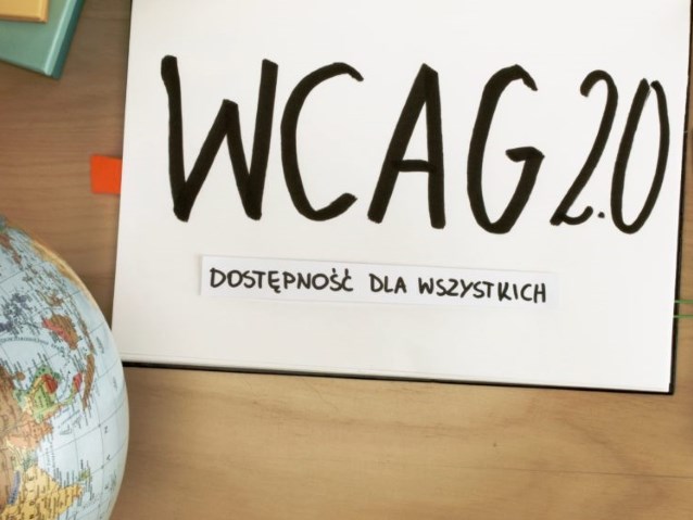 kadr z filmiku - biała kartka z napisem WCAG 2.0, obok fragment globusu