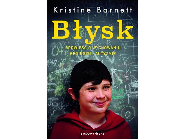 okładka książki "Błysk" - w tle szkolna tablica, zapisana wzorami, a na pierwszym planie znajduje się uśmiechnięty chłopiec w czerwonej bluzie