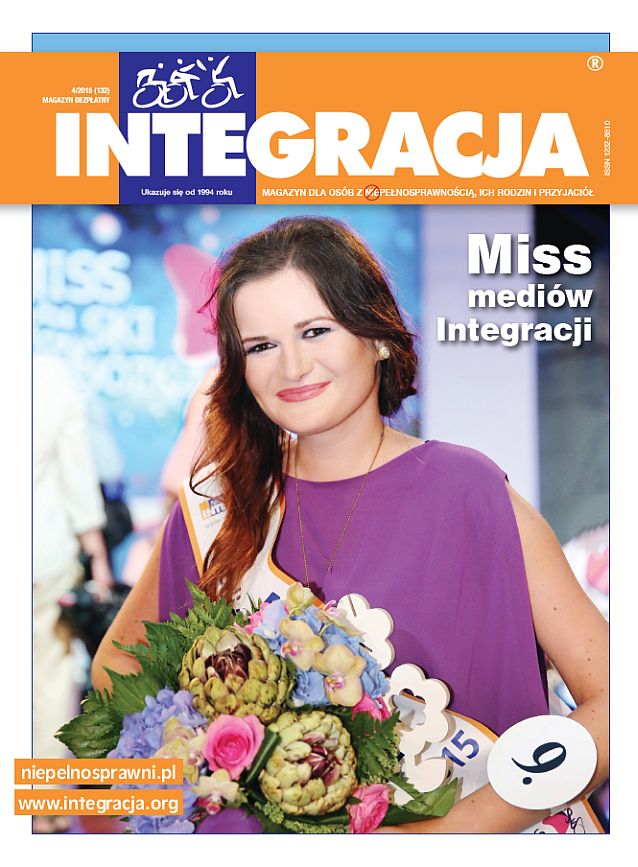 Okładka magazynu Integracja. Na okładce uśmiechnięta Julita Kuczkowska z kwiatami i szarfą. Napis: Miss mediów Integracji