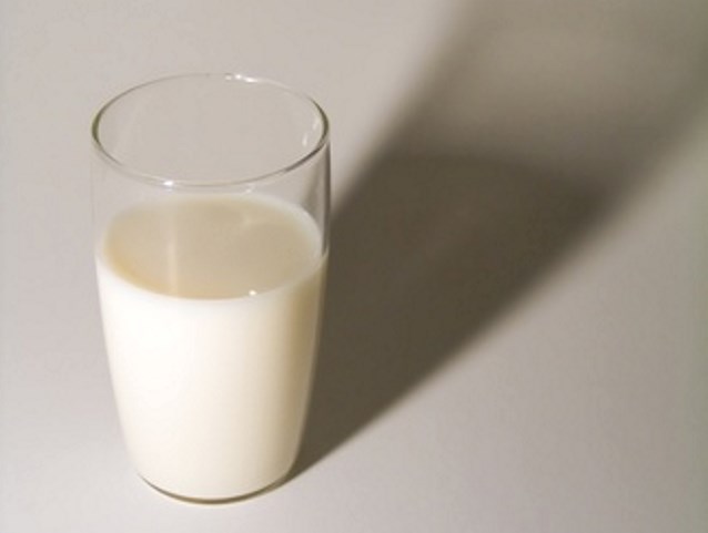 mleko w szklance