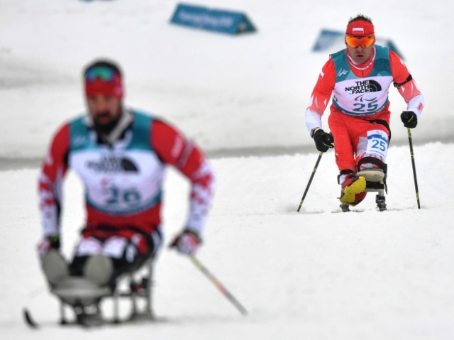 Kamil Rosiek w biathlonie jedzie za zawodnikiem z innego państwa