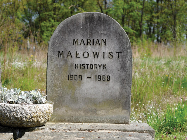 nagrobek z podpisem: Marian Małowist