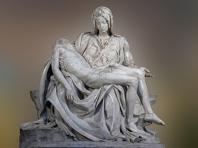 Rzeźba przedstawia pietę, czyli Matkę Boską trzymającą na kolanach martwego Jezusa Chrystusa