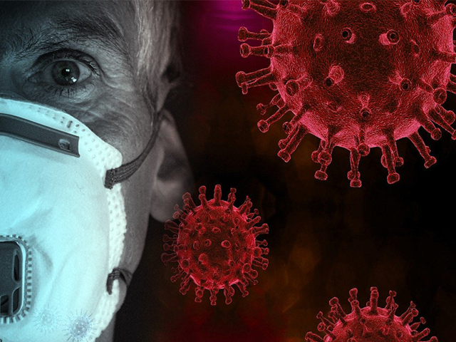 starszy mężczyzna w masce, w tle grafika z cząsteczkami wirusa