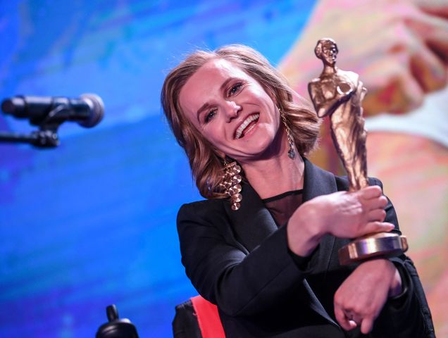 Roza Kozakowska zwyciężczyni Guttmannów 2021 odbiera nagrodę