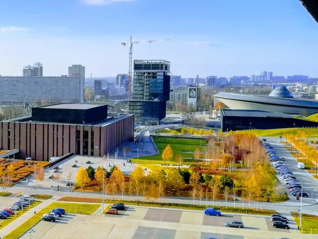 panorama na Katowice. Po lewej najbardziej znany punkt Katowic, Spodek