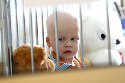 zdjęcie: mały pacjent onkologii, fot.: Bartosz Krupa/EastNews