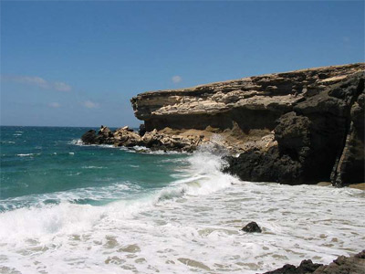 zdjęcie: klify w La Pared, Fuertventura, fot.: Wikipedia
