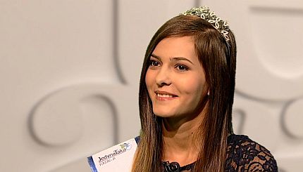 Uśmiechnięta twarz Julii Torli, miss Polski na wózku 2014