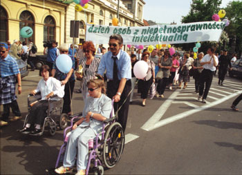 zdjęcie: pochód osób niepełnosprawnych