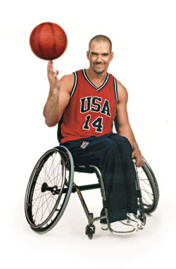zdjęcie: koszykarz na wózku sportowym