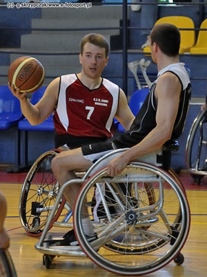 Koszykarze na wózkach. Fot.: Grzegorz Skrzypczak/www.e-fotosport.pl