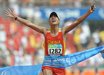Na zdjęciu: Zwycięzca maratonu Shun Qi z Chin. Fot. AFP/EastNews