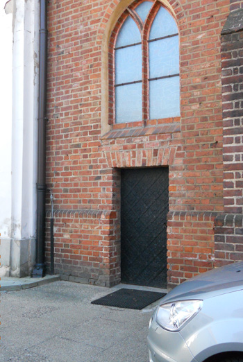 Zdjęcie: Kościół Nawiedzenia Najświętszej Marii Panny - wejście